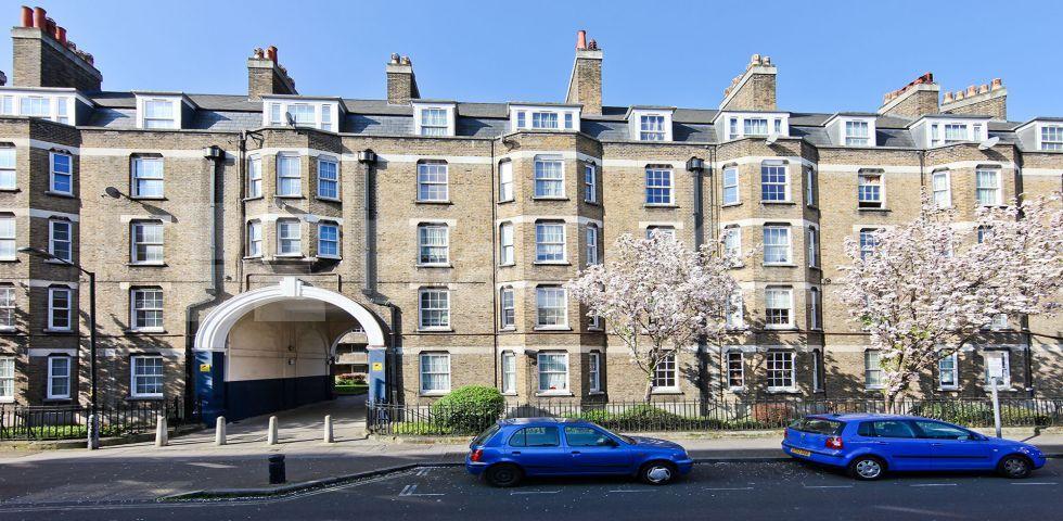 generous bright & airy apartment with wooden floors throughout Pilton Place, Elephant and Castle 